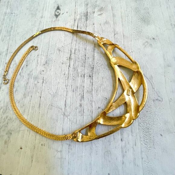 Trifari gold tone and black bib necklace - Picture 6 of 12